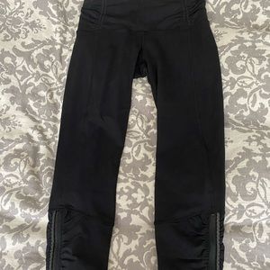 Black Lululemon Cropped leggings